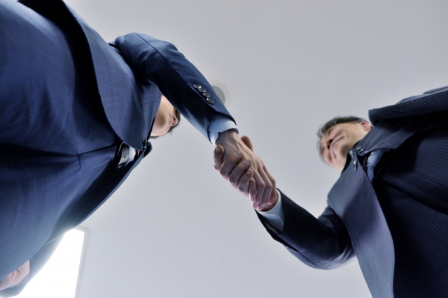 未来へバトンを繋ぐ！会社引き継ぎの流れと成功につながる準備のポイント