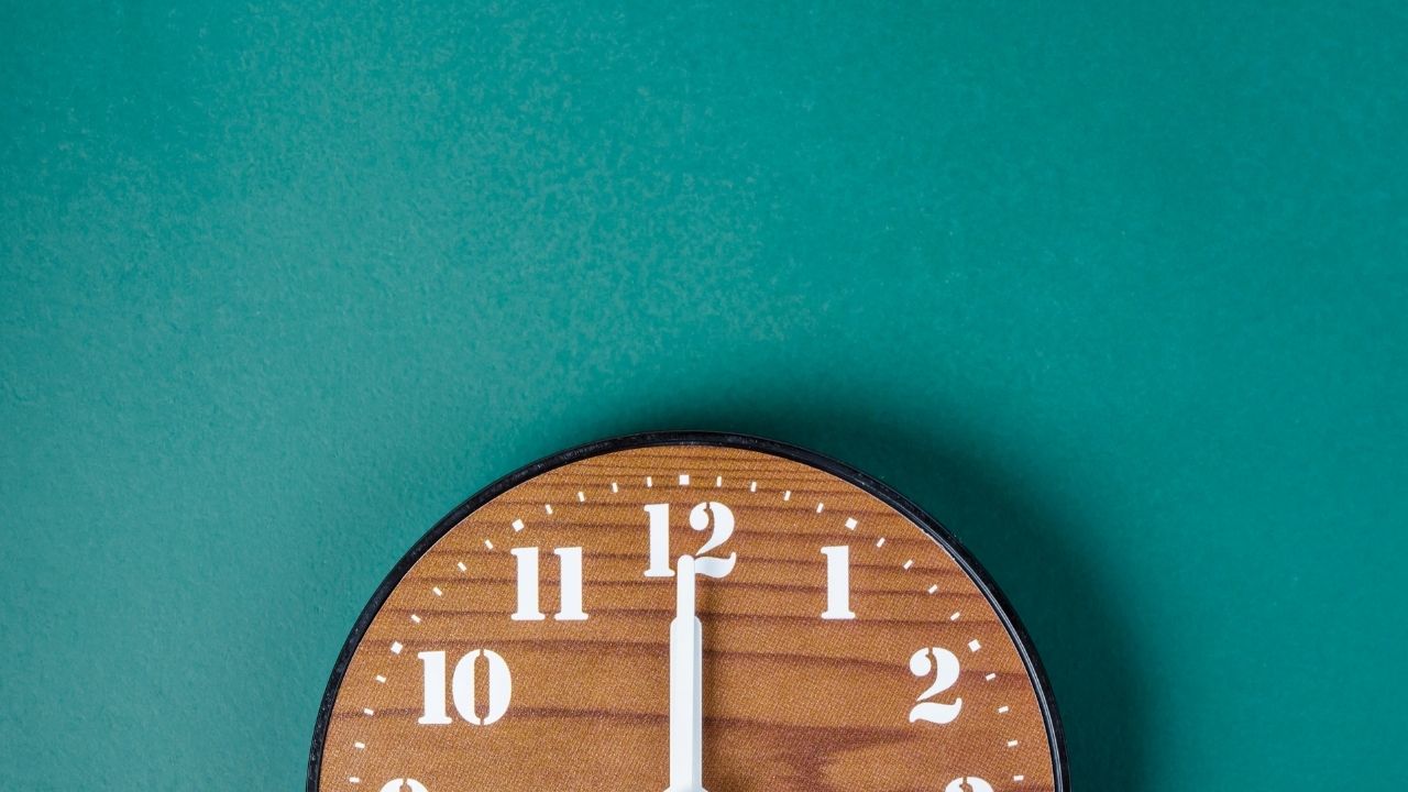 サービス管理責任者（サビ管）の業務時間の基本と残業が発生する背景