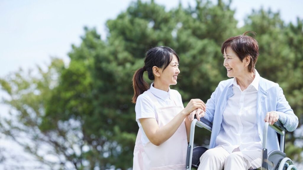 サービス管理責任者(サビ管)は、障害福祉の現場で利用者支援の中核を担う専門職です。制度上の配置義務があるだけでなく、支援の質や職員育成に大きな影響を与える存在として、その役割は年々重要性を増しています。