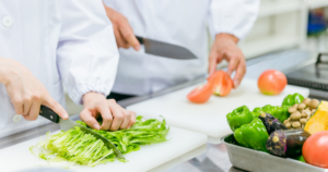 管理栄養士からサービス管理責任者（サビ管）へ｜経験を活かしてキャリアを広げる方法を解説